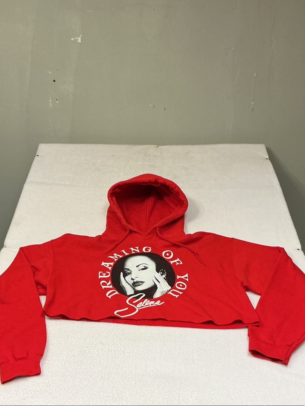 Selena Vintage Red Graphic Cropped Hoodie long sleeved Sz M. 3150